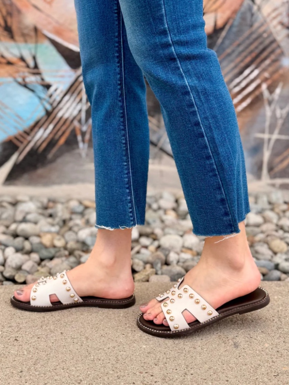 Ateliers Follie Stud Sandal in Off White/Gold